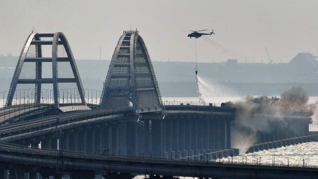 Cancillería rusa: "La reacción de Kiev a la explosión en el puente de Crimea evidencia su naturaleza terrorista"