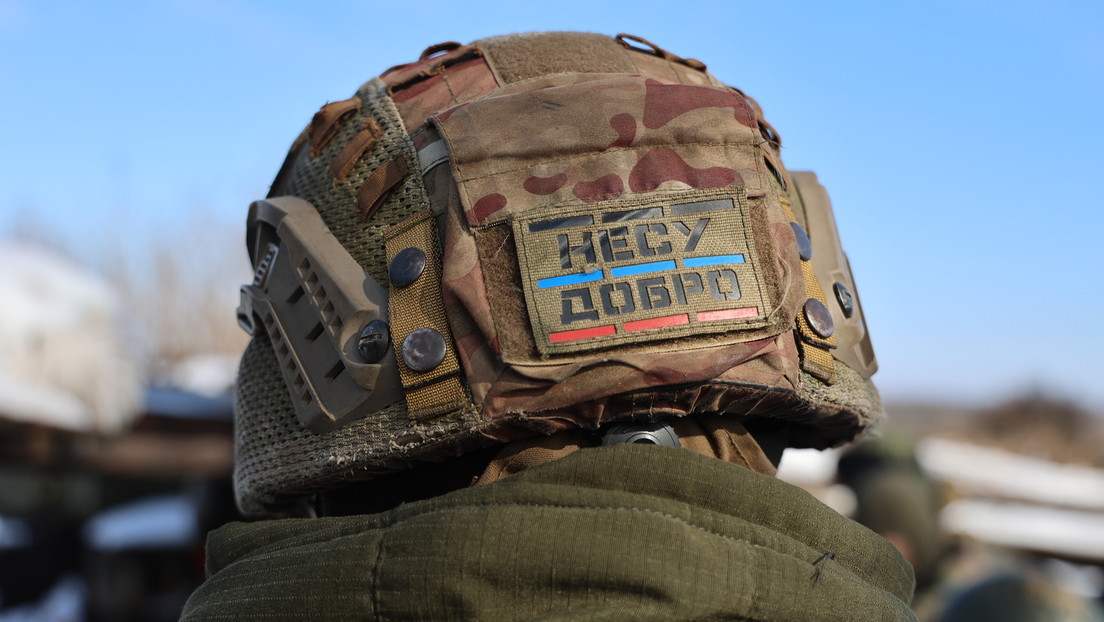 Helm eines russischen Freiwilligen