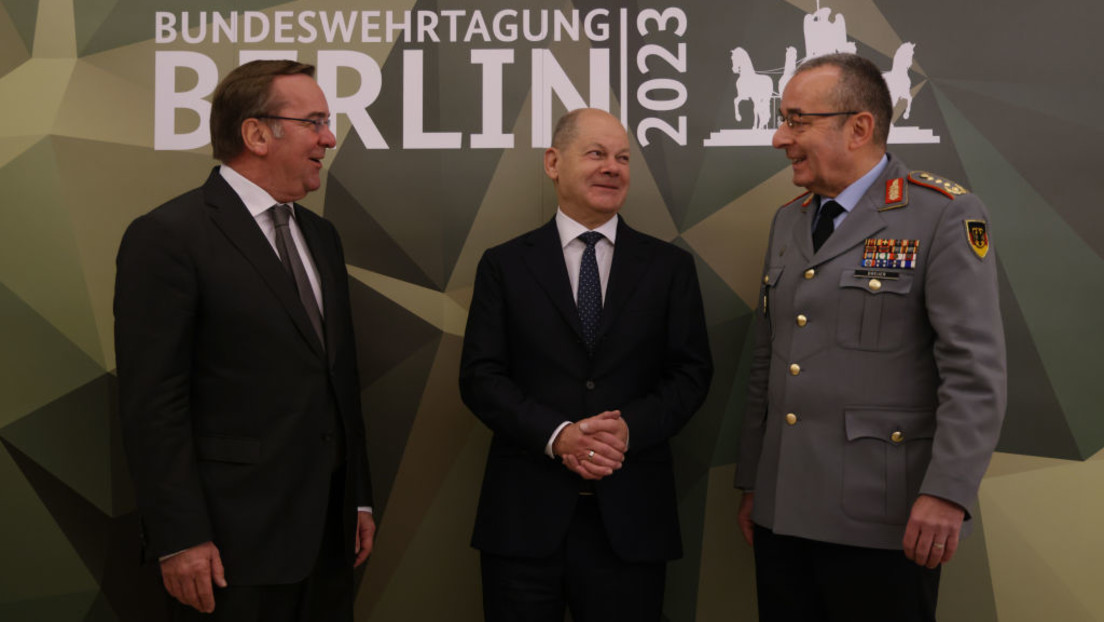 Den Stahlhelm auf – Die Rüstung immer höher