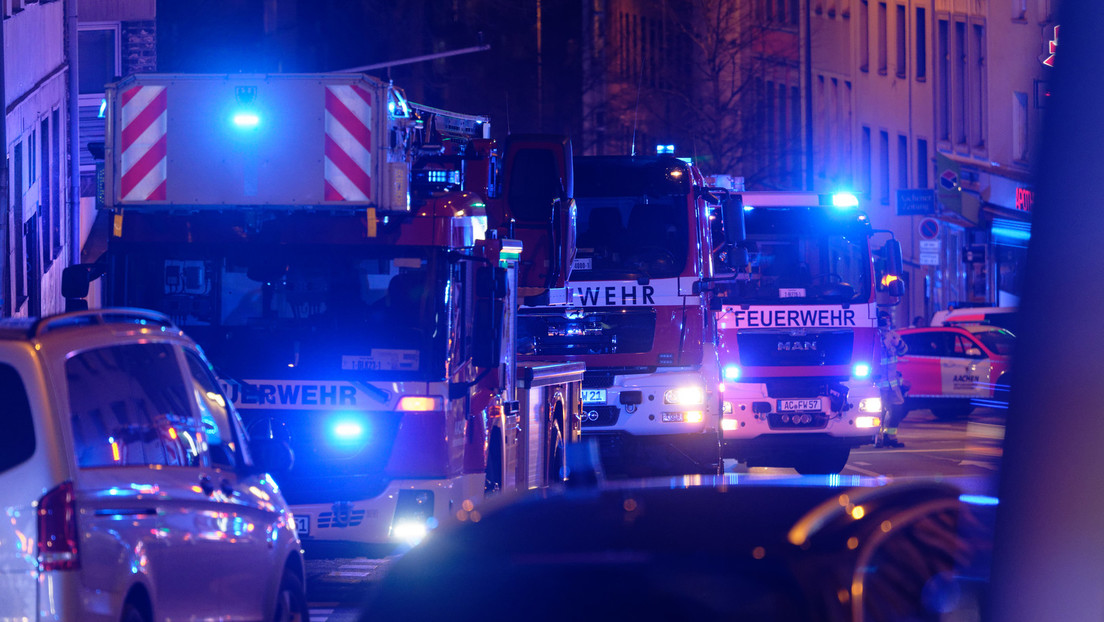 Frau verbarrikadiert sich - Großeinsatz von Polizei und Feuerwehr in Aachener Klinik