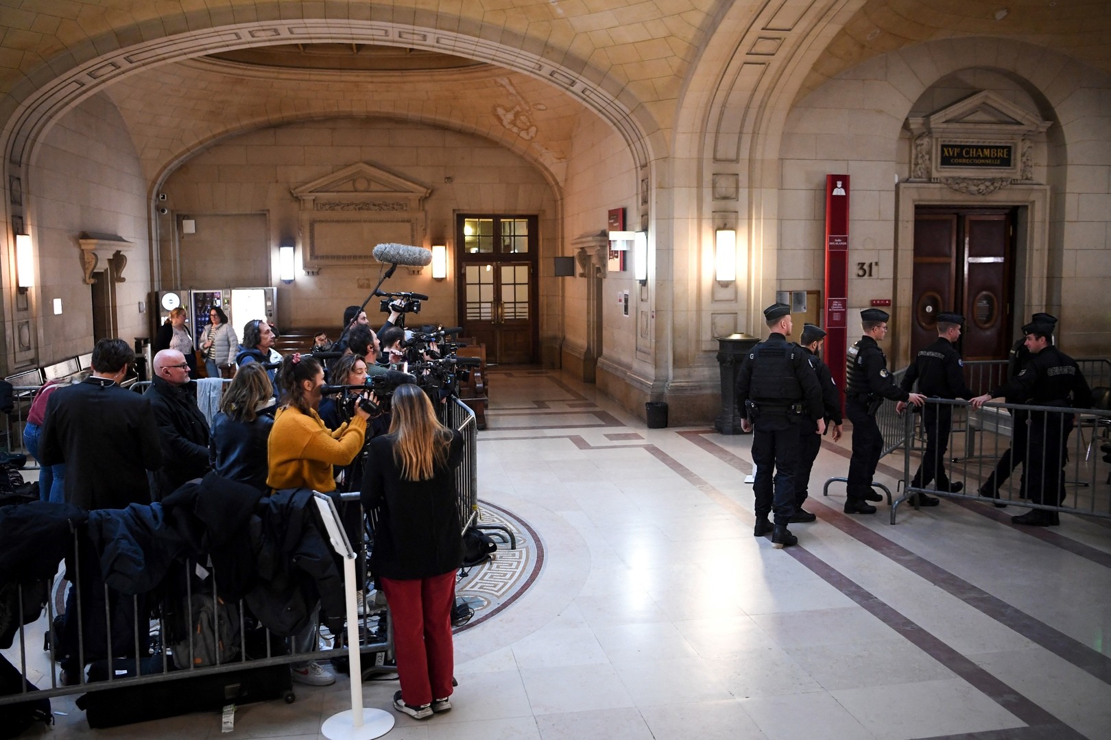 La Cour D'appel De Paris Ordonne Le Placement En Détention Provisoire ...