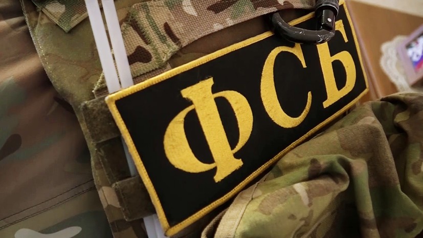 ФСБ: мошенники с Украины заставляли ветерана СВО залить краской урну на выборах