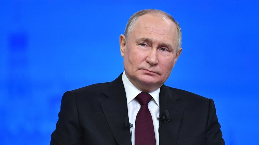Путин подсказал королю Бахрейна, как пользоваться наушником для перевода