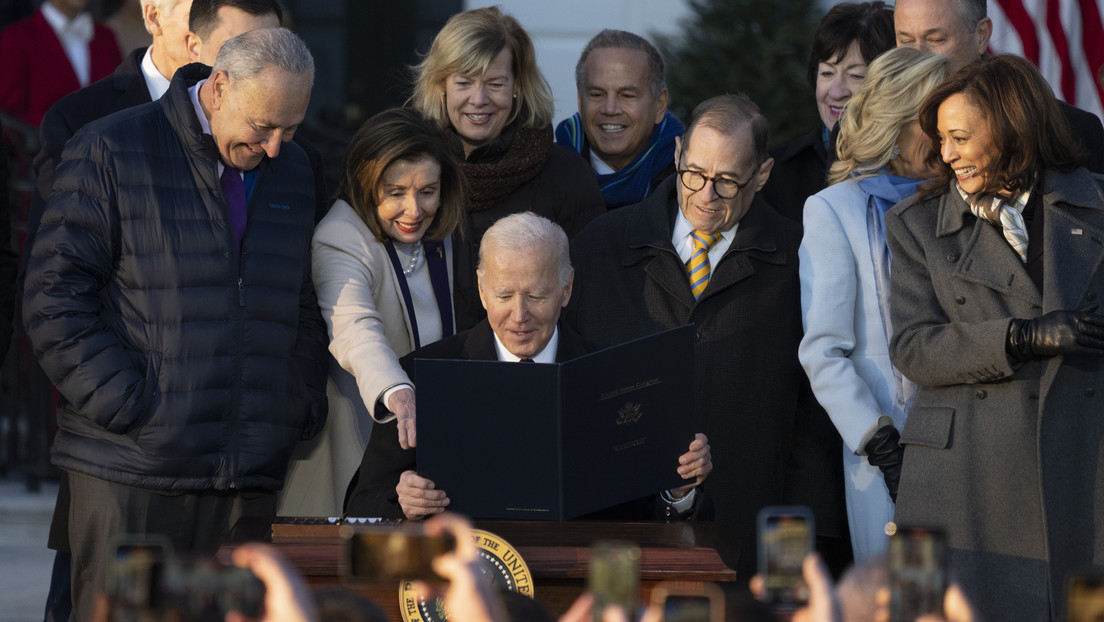 Biden firma una ley que protege el matrimonio entre personas del mismo sexo