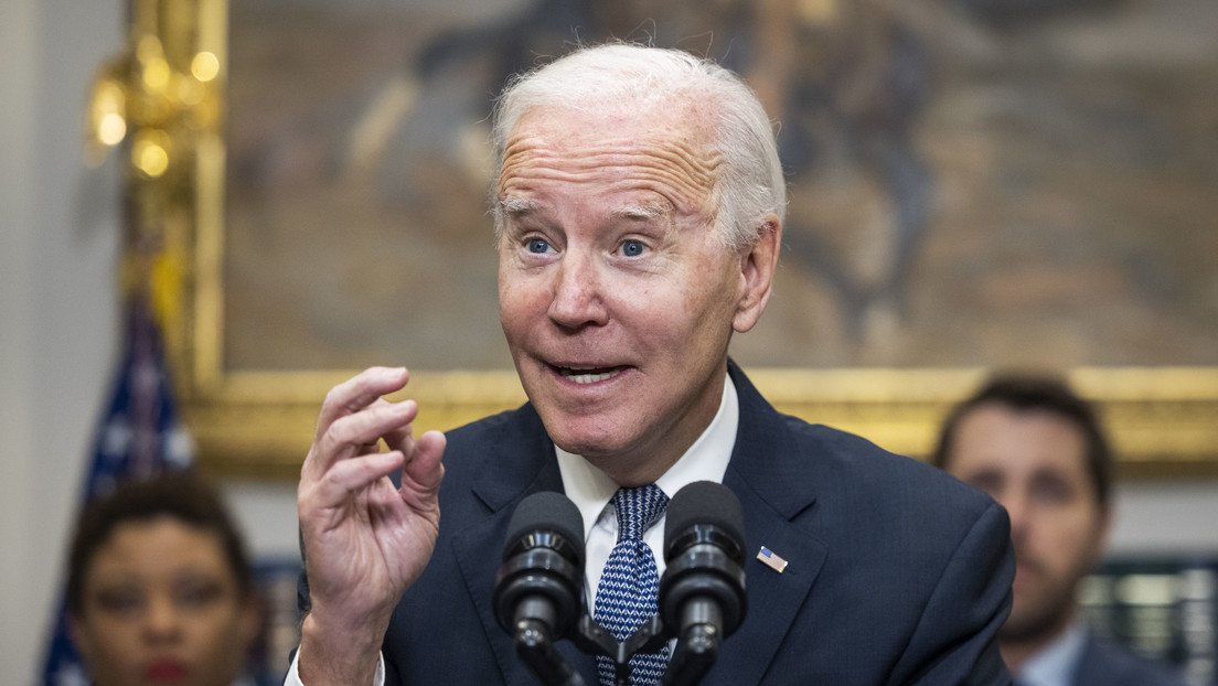 "No es competente": Congresista compara a Biden con una figura de cera