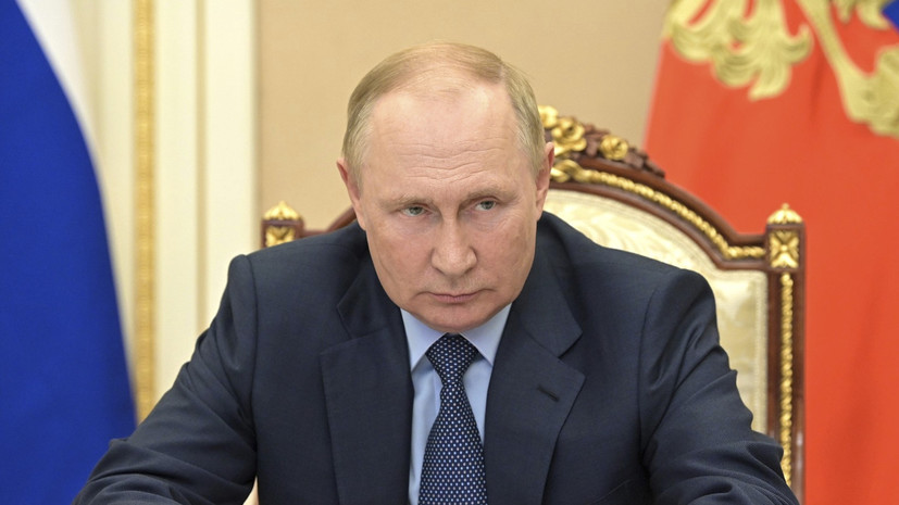 Путин поручил обеспечить расширение самолётного парка Единой дальневосточной авиакомпании
