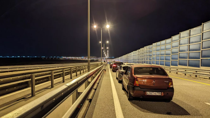 Движение автотранспорта по Крымскому мосту приостановлено