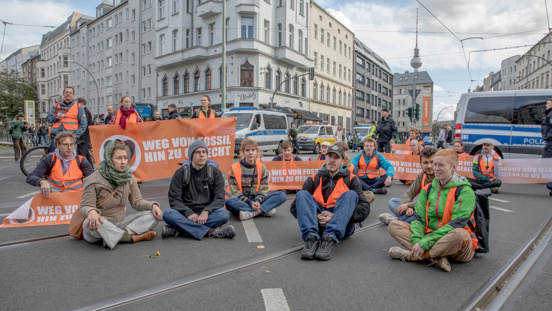 Halleluja! "Letzte Generation" kündigt an: "Das Kapitel des Klebens und der Straßenblockaden endet"