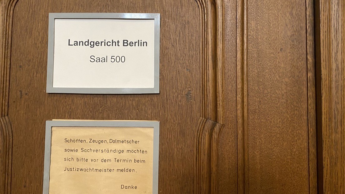 Berlin: Freispruch für C. J. Hopkins – Texte bleiben für Gericht "ideologisches Geschwurbel"