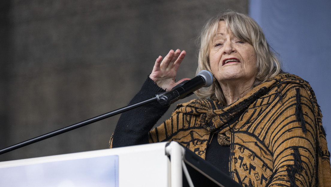 "Friedliche und fröhliche Stimmung" – Alice Schwarzer wertet Demo in Berlin als "gewaltigen Erfolg"