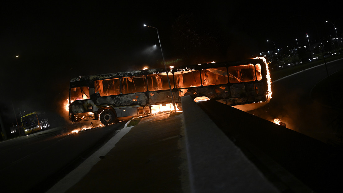 Ocho vehículos y cinco autobuses incendiados: el saldo de las protestas bolsonaristas en Brasilia