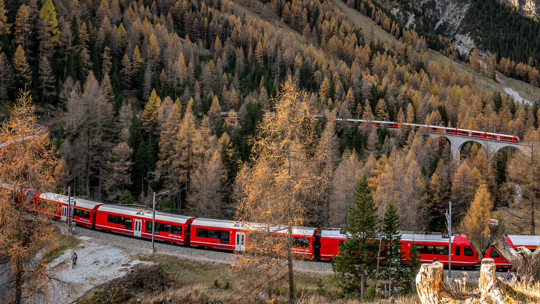 Suiza reclama el récord del tren de pasajeros más largo del mundo (VIDEO)