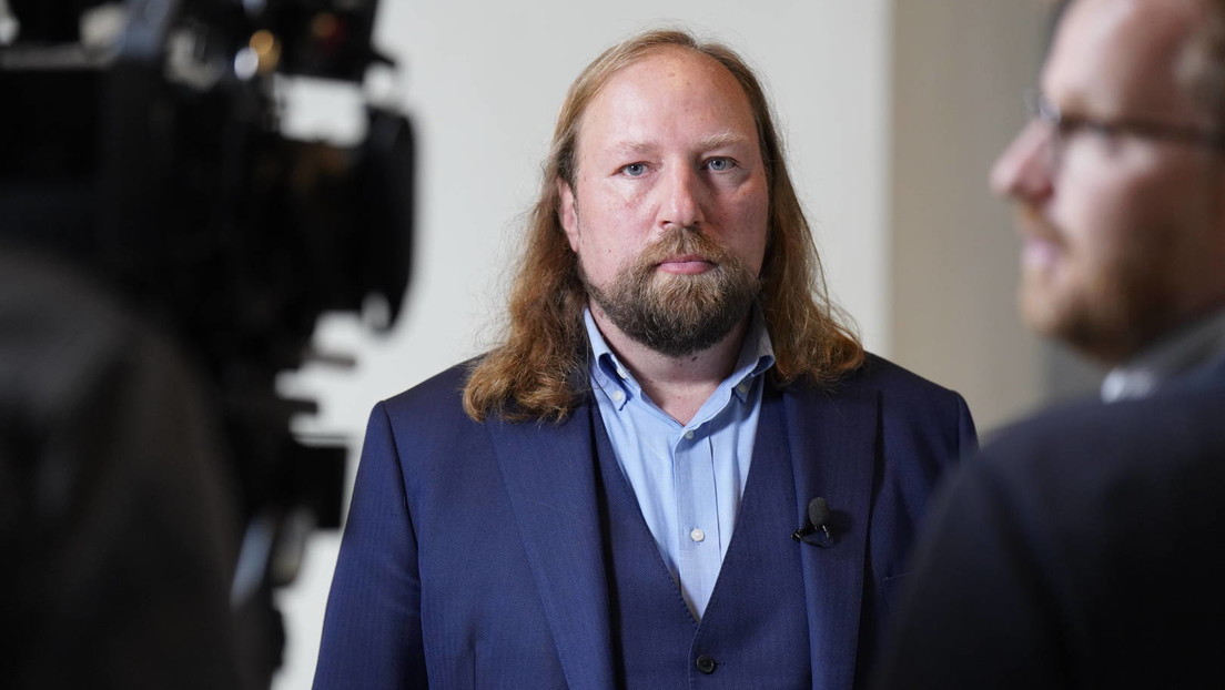 "Sie sollten endlich die Waffe ergreifen": Theaterregisseur will Hofreiter an die Front schicken