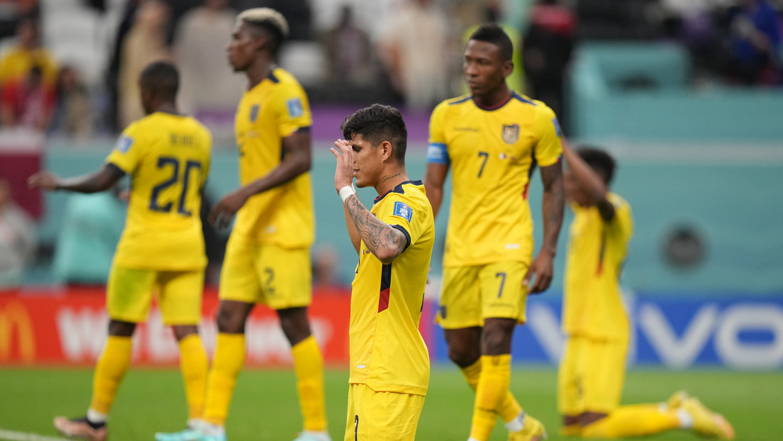 Autorizan en Ecuador a interrumpir las clases escolares para ver los partidos de la selección