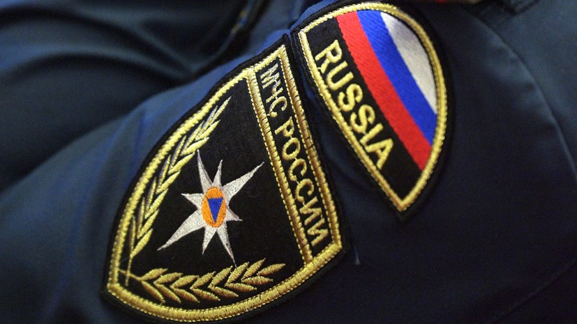 Туристов эвакуировали c баз отдыха под Новороссийском из-за пожара