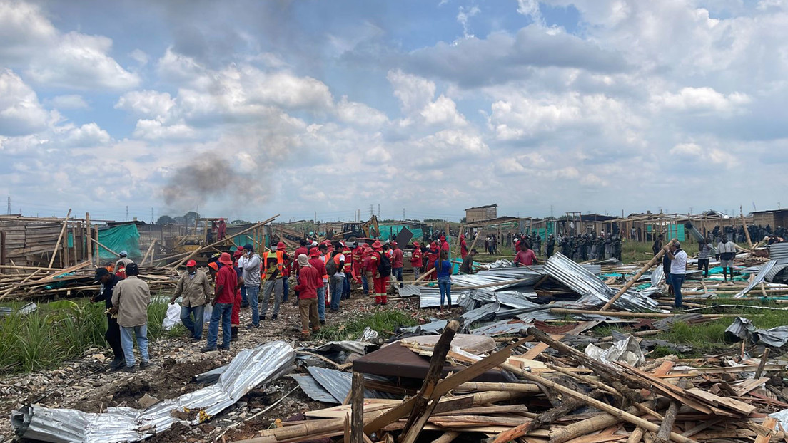 El desalojo de más de 1.500 personas de un asentamiento causa tensiones en la ciudad colombiana de Cali