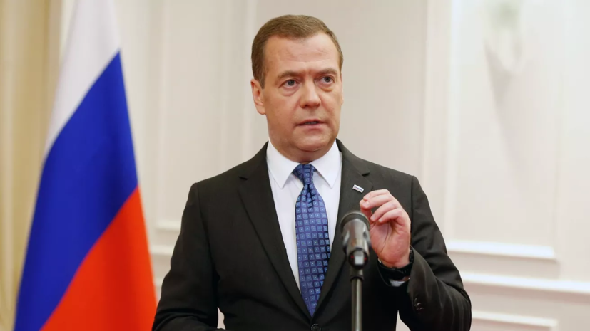 Медведев: исполнение ордера МУС на арест лидера страны приведёт к войне