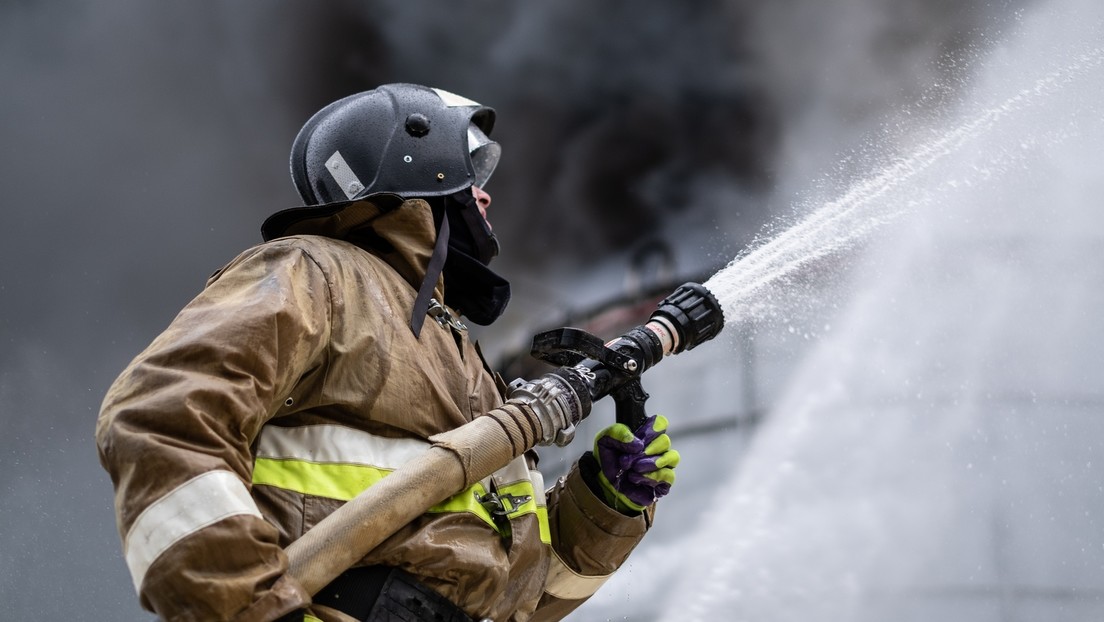 Drohnenangriff auf Treibstoffdepot in Krasnodar – Öltank in Flammen