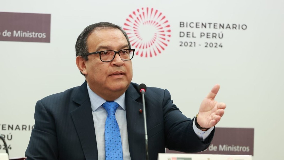 El nuevo premier de Perú critica la "incesante intromisión" de López Obrador