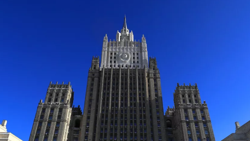 Вандалы бросили на территорию консульства России в Финляндии взрывное шумовое устройство