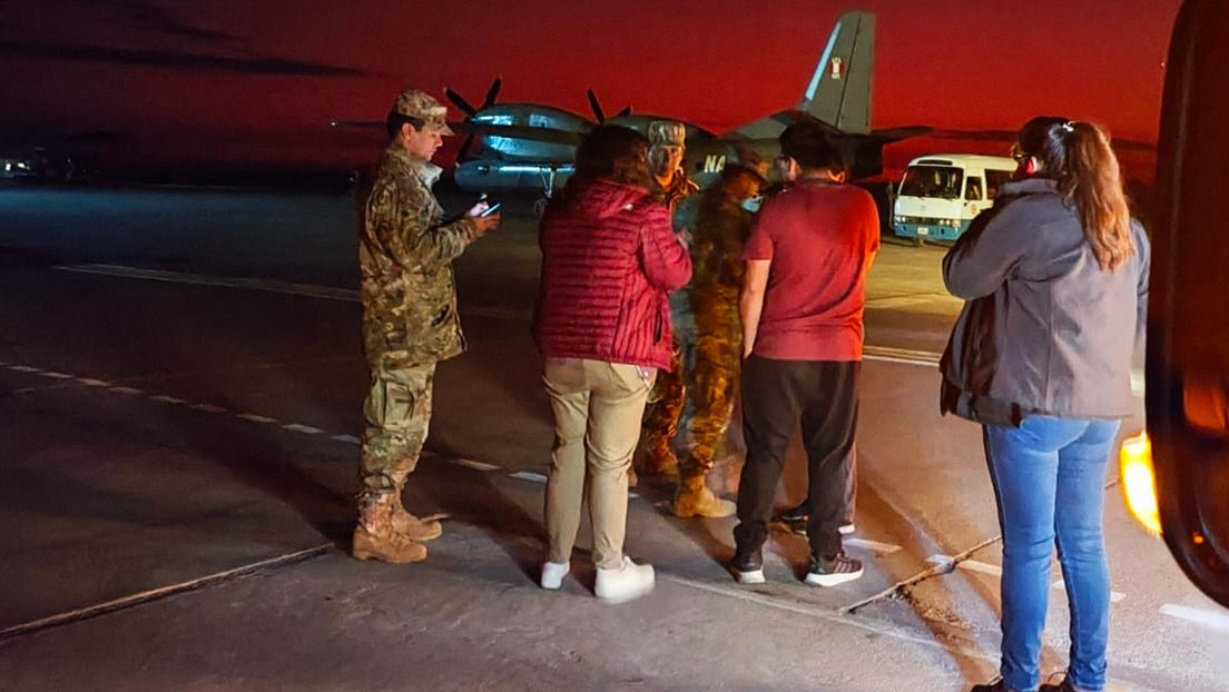 Evacuan a cientos de turistas varados en Perú tras las protestas por la destitución de Castillo