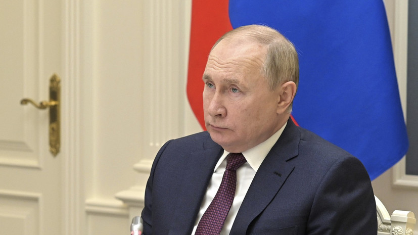 Путин поручил кабмину представить предложения по созданию круглогодичных морских курортов