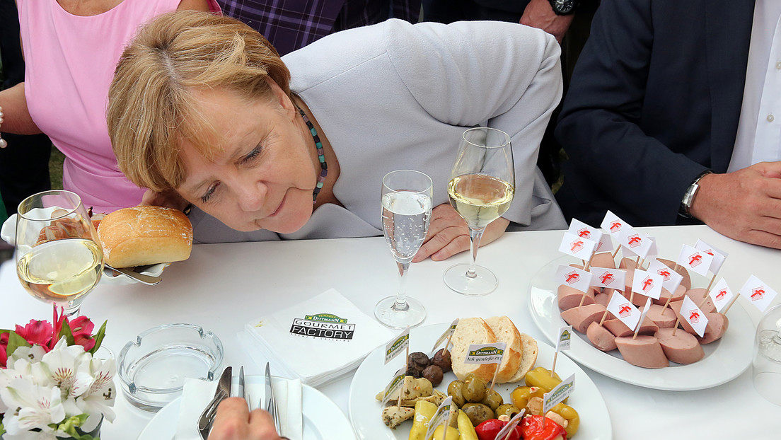 Das Völkerrecht als Buffet für den Westen: Merkel und Baerbock langen kräftig zu