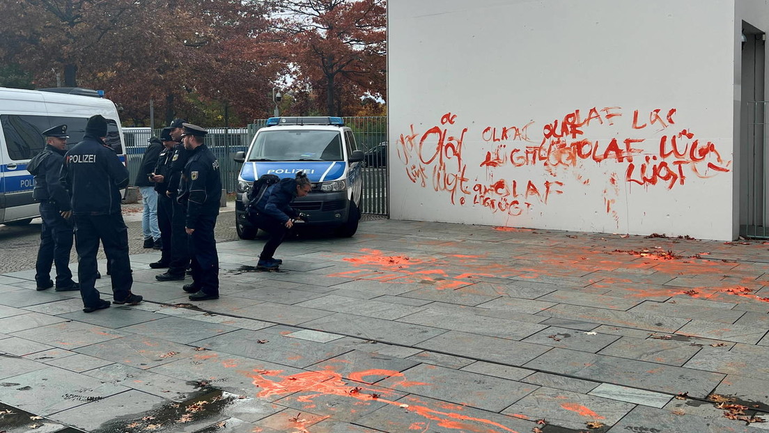 "Letzte Generation" beschmiert Kanzleramt – hartes Durchgreifen der Polizei