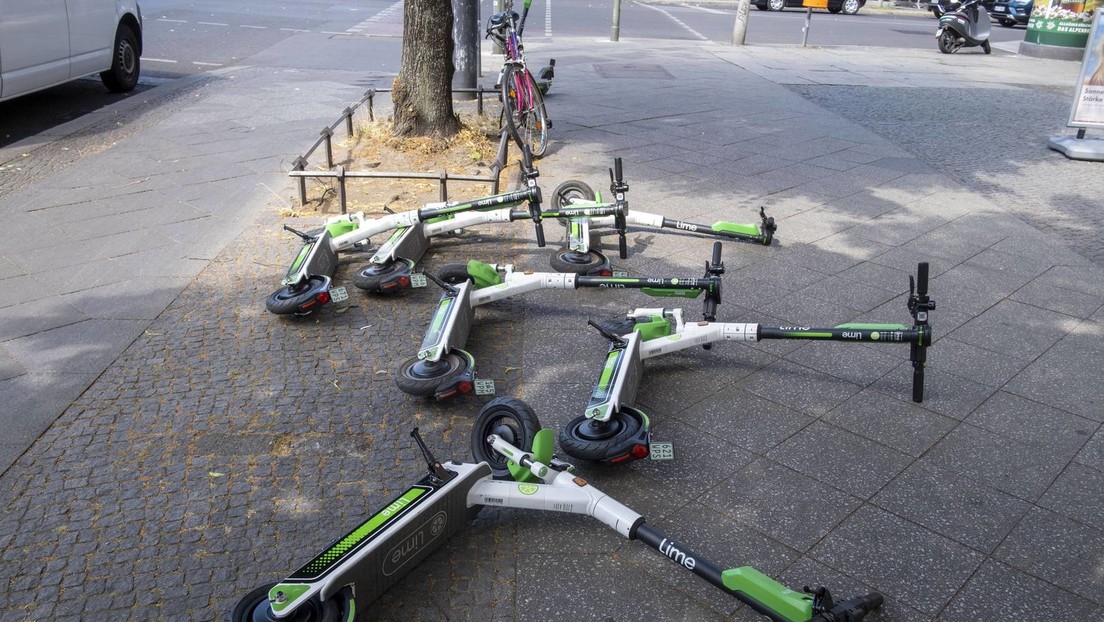Berliner Blindenverein reicht Klage gegen E-Scooter auf Gehwegen ein