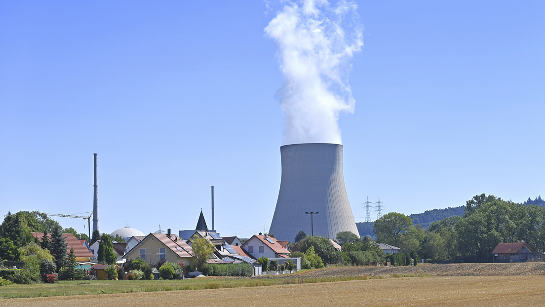 Gutachten bringt Habeck in die Bredouille: Weiterbetrieb der AKWs würde Strompreis senken