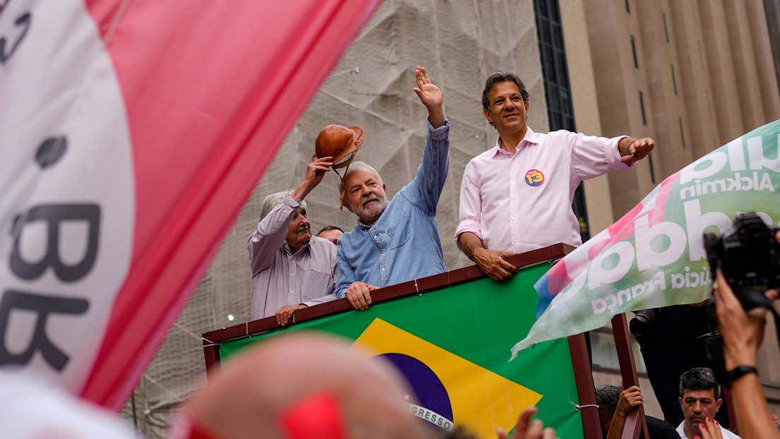 "Una elección entre democracia y autoritarismo": Mujica participa en el cierre de campaña de Lula