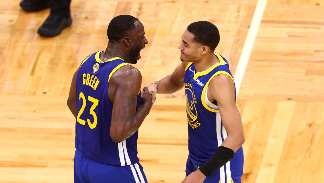 VIDEO: Un jugador de la NBA ataca a su compañero de equipo durante un entrenamiento