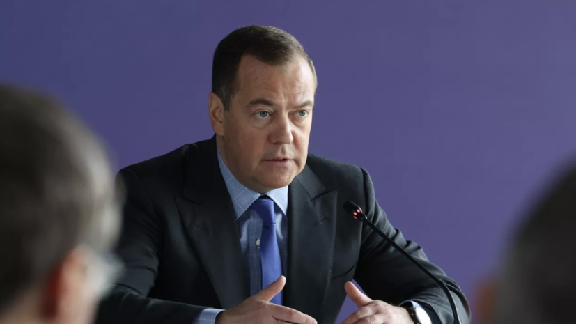 Медведев: на выборах в США нет тёмной лошадки, но есть два старых коня