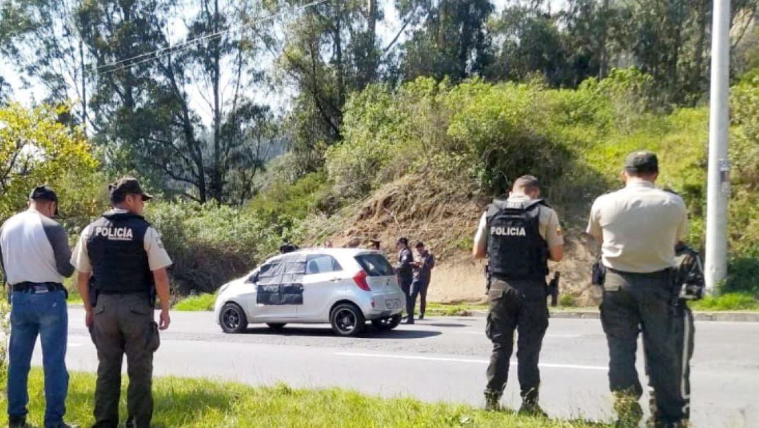 Asesinan al director de una cárcel de Ecuador cuando se movilizaba en una avenida de Quito