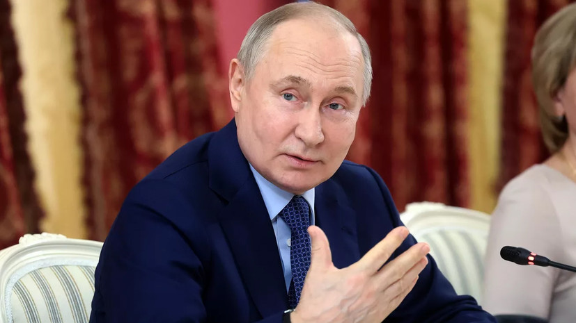 Путин посетил в Торжке учебный центр лётного состава Минобороны