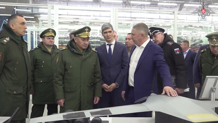 На предприятиях ОПК в Удмуртии: Шойгу продемонстрировали новые образцы разведывательных и ударных БПЛА