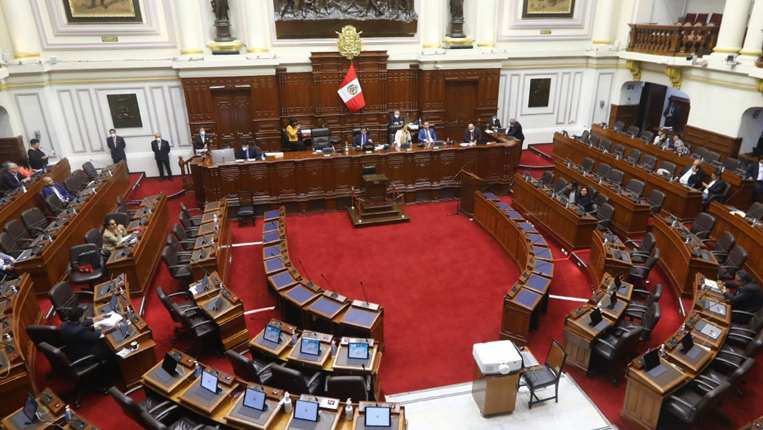 Proponen una suspensión temporal a Pedro Castillo en el Congreso de Perú