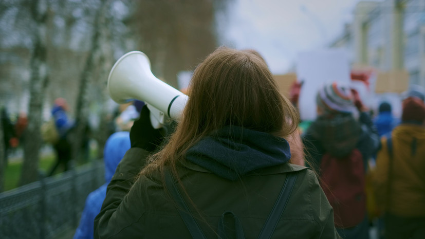 Протестующие собрались у здания университета в Комрате в Гагаузии