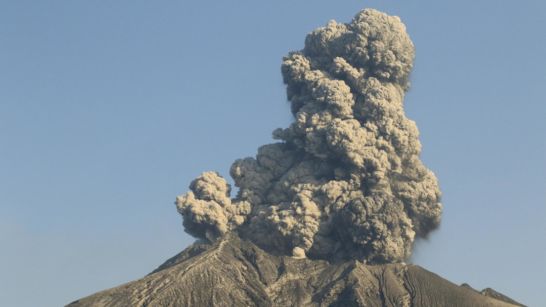 VIDEO: Entra en erupción el volcán Sakurajima en Japón