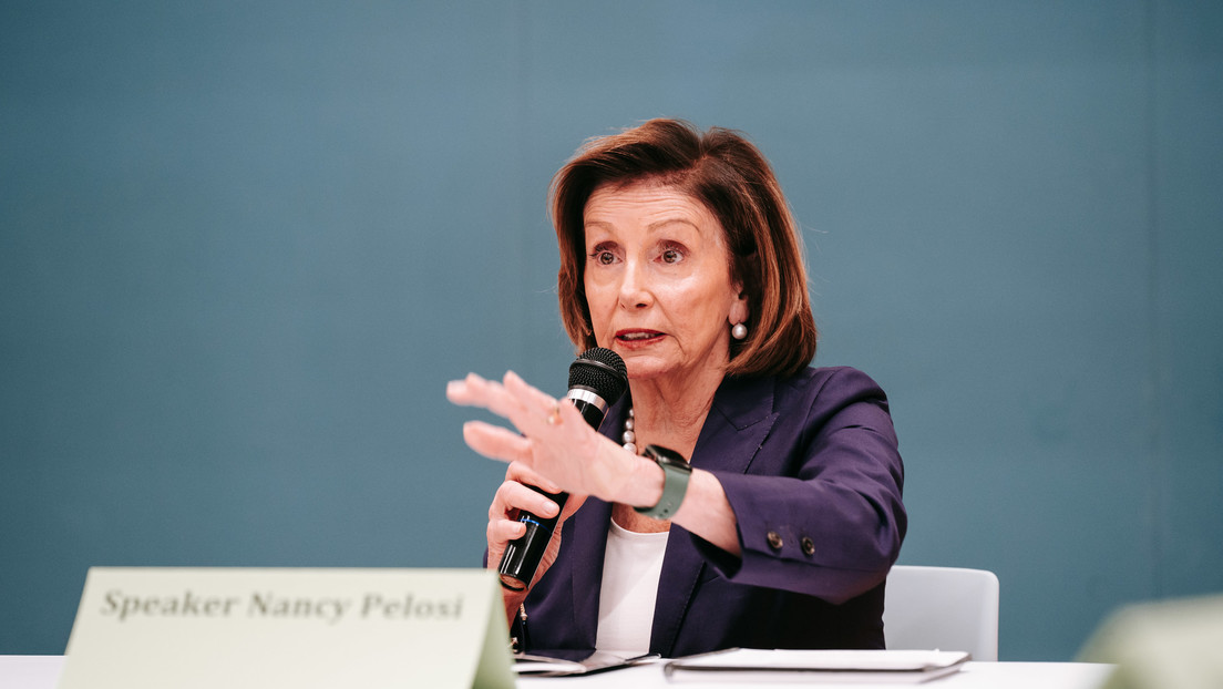 Pelosi afirma que cuando la gente habla de la inflación, se debe cambiar de tema