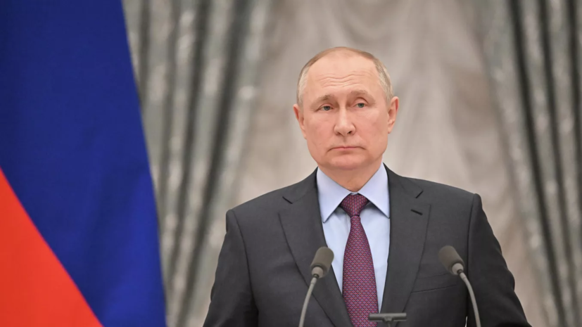 Путин заявил, что у него сохраняются деловые отношения с Макроном