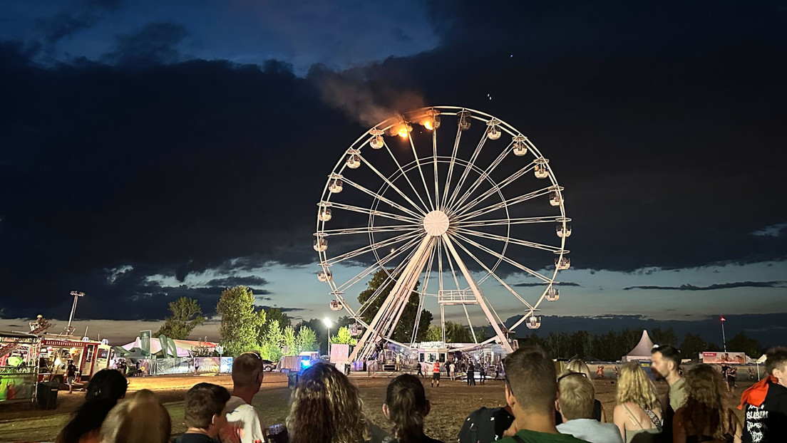 Bei Leipzig: Etwa 25 Verletzte nach Riesenrad-Brand ‬‒ Ermittlungen dauern an