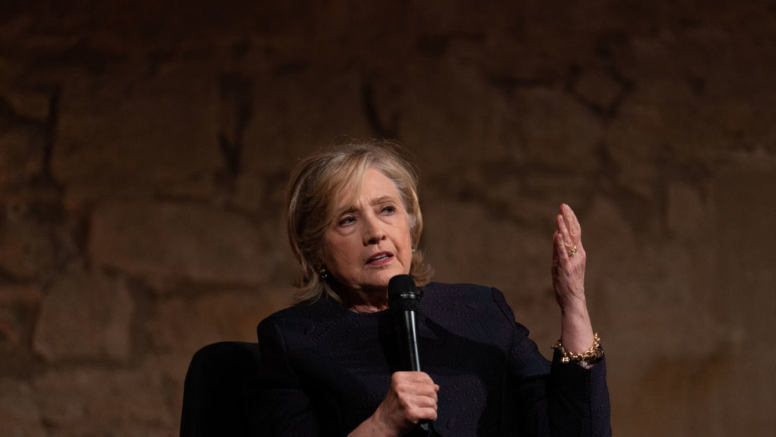 Hillary Clinton: "Leute plappern Russia Today nach"