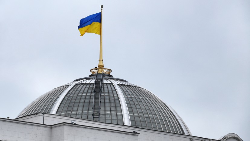 Зеленский внёс в Раду законопроекты о продлении мобилизации и военного положения на Украине
